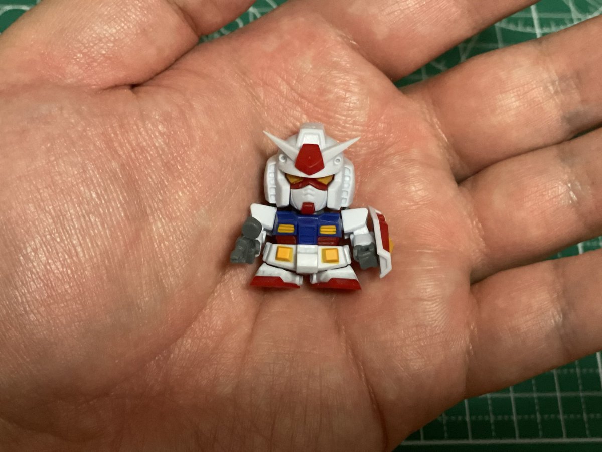capricock's tweet photo. 時間が取れなくて今頃になってしまったけど、
V作戦ビスケットのキット組み立てた。

思っていた以上に小さい。
子供の頃集めていたガン消し思い出すサイズ感なのに
色分けがすごい。

シリーズ化して欲しいな。 https://t.co/EC0e88TKjH