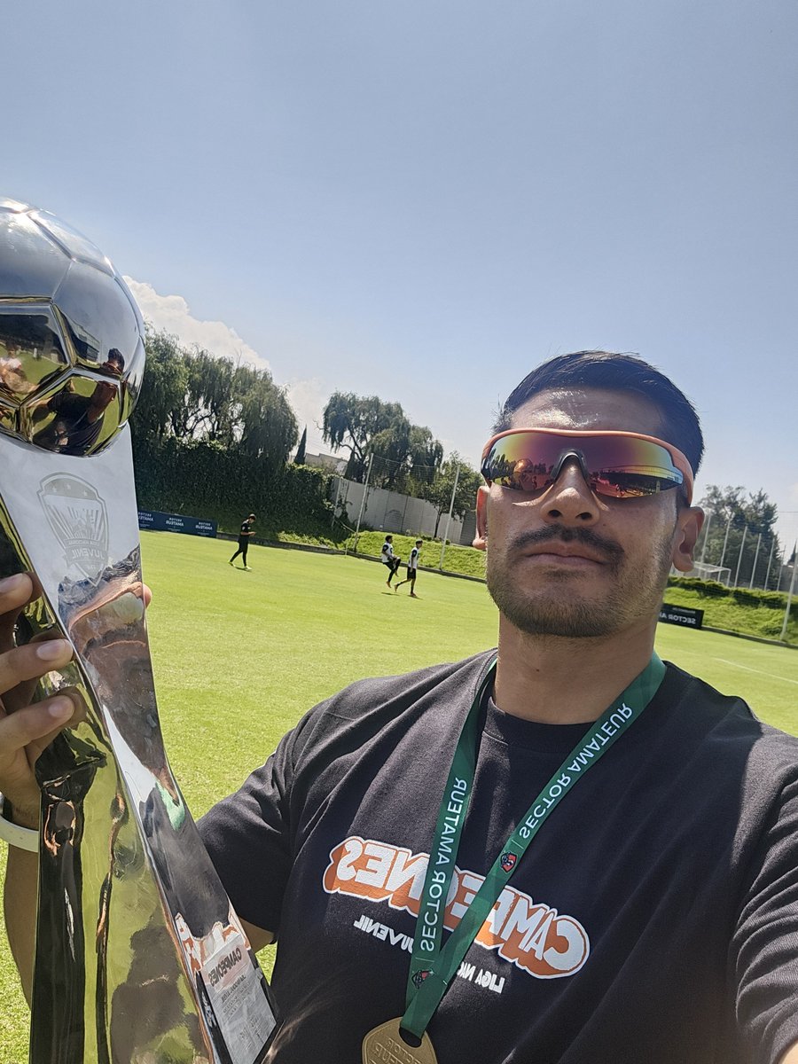 RafaGuerrero13's tweet photo. Campéon nacional. Gane y sigo sin sentir nada. Que onda? Pero agradecido con los muchachos y la uaz. https://t.co/rhvOEMjtfT