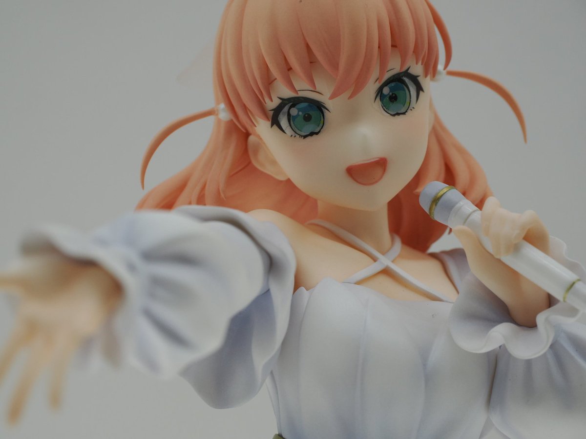 cynthyear's tweet photo. 花帆ちゃんはこんな感じ。
頬に薄く乗ったチークや印象的な大きな碧の瞳も丁寧に再現されてました。
スカートの裾の金糸の色乱れは出荷品では起こってないことを祈りたいですね…… https://t.co/w0XG5OJ6Yg