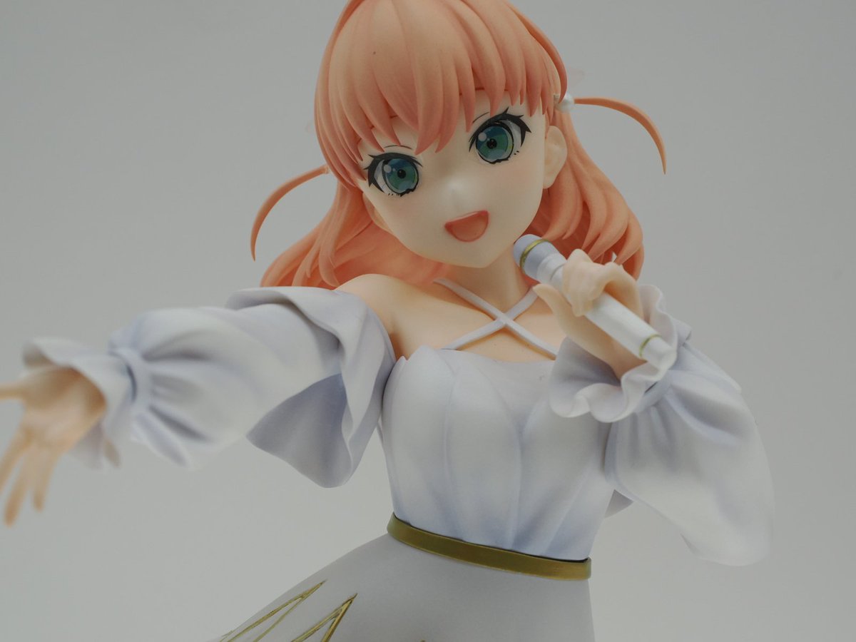 cynthyear's tweet photo. 花帆ちゃんはこんな感じ。
頬に薄く乗ったチークや印象的な大きな碧の瞳も丁寧に再現されてました。
スカートの裾の金糸の色乱れは出荷品では起こってないことを祈りたいですね…… https://t.co/w0XG5OJ6Yg