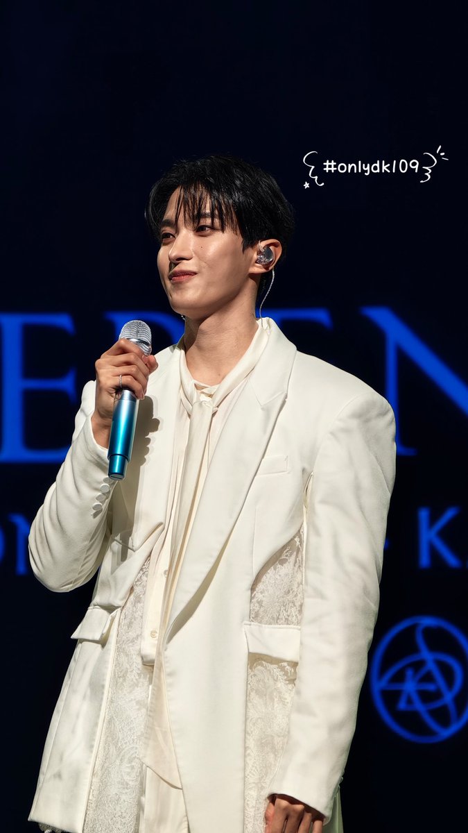 onlydk109's tweet photo. DxS Serenade Kaohsiung Day 2

Our Pure Prince 🤍
I’d say yes immediately if you propose 🤭

I mean we can go to register right away ㅎㅎㅎㅎㅎㅎㅎㅎㅎㅎ🥰❤️ https://t.co/g46FkXLxLC