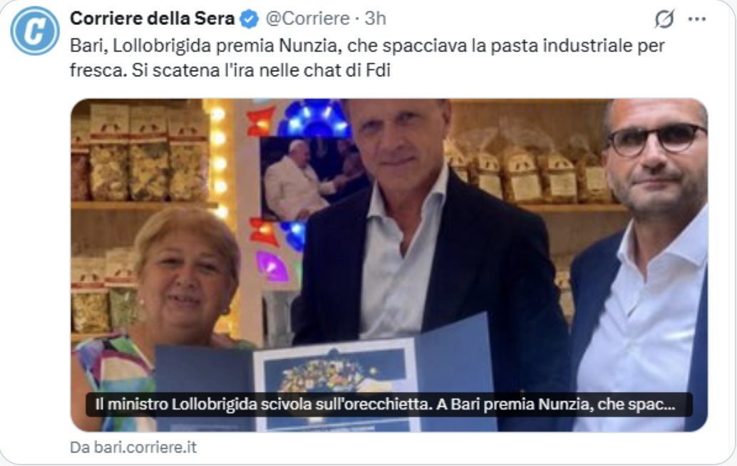 LucaBizzarri's tweet photo. Ci provano a tenerlo fermo, ma quando sei un campione nessun laccio ti può fermare. Un'altra splendida rovesciata volante del nostro preferito di sempre. https://t.co/kPAmWEQL8y