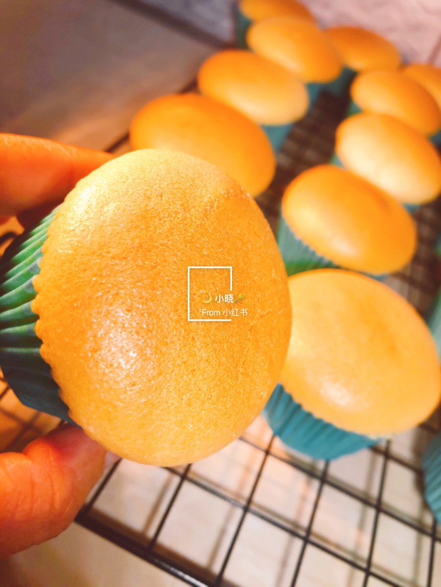 Testing420692's tweet photo. Just pulled the softest vanilla bean sour cream cupcakes out of the oven! The kitchen smells like heaven and the crumb is so fluffy it’s almost cloud-like  Had such a fun messy-butter-fingers kind of baking session today—best weekend vibe ever! https://t.co/ICWGgZSItj