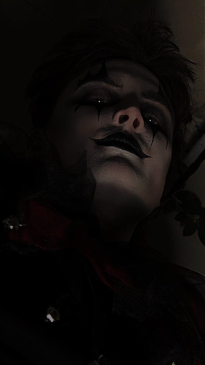 XDANTE_MACABREX's tweet photo. You look so pathetic staring up at me like a starving animal. If you’re truely that desperate open up that pretty mouth. 🖤 https://t.co/mEXqhDxOCD