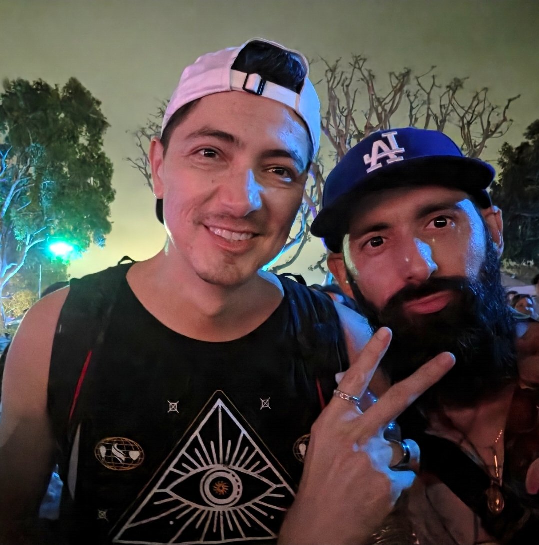 WarnerBernieBro's tweet photo. I love the music scene at punk, metal, & indie rock shows. We are all just trying to ride the wave. Today was about life and emotions. Most importantly about music. Today was a good day.
Anyway my friend is 6'3 or 6'4?
He makes me look tiny next to him
#WarpedTour #bigassbeard https://t.co/qIh4ZOQenS