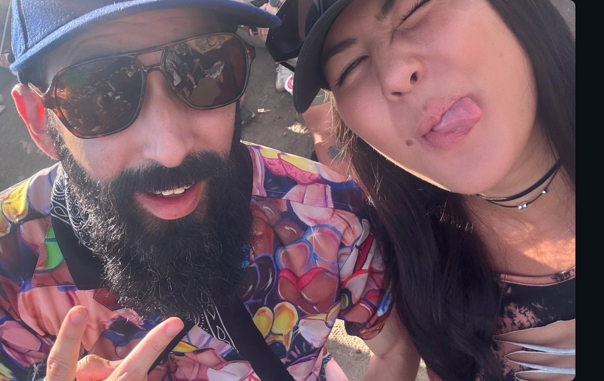WarnerBernieBro's tweet photo. I love the music scene at punk, metal, & indie rock shows. We are all just trying to ride the wave. Today was about life and emotions. Most importantly about music. Today was a good day.
Anyway my friend is 6'3 or 6'4?
He makes me look tiny next to him
#WarpedTour #bigassbeard https://t.co/qIh4ZOQenS