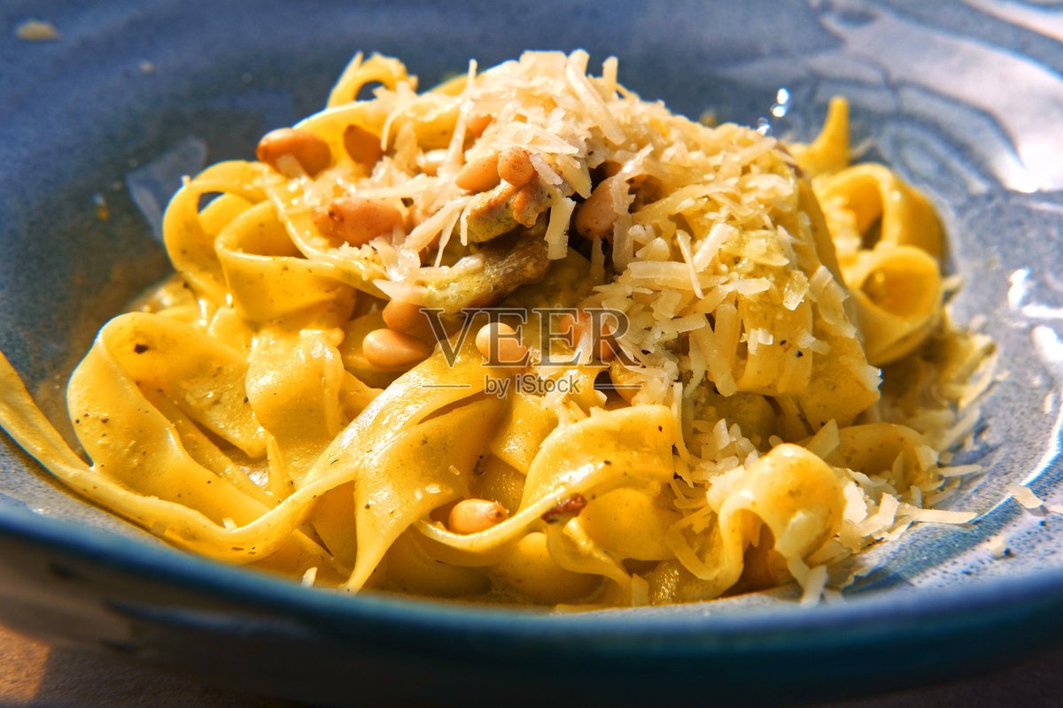 YettaS90329's tweet photo. Just whipped up creamy garlic parmesan pasta in 15 mins—cozy, cheesy, and so satisfying for a lazy night in! https://t.co/XUZMM7Y6XZ
