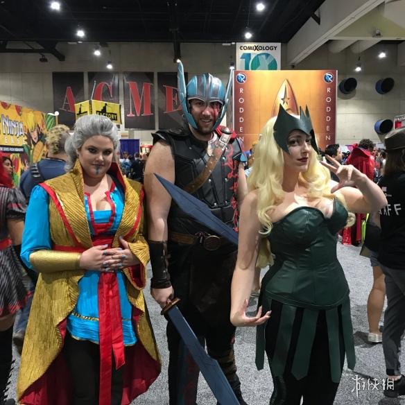 lyzryz's tweet photo. Just had the best weekend at the local comic con  Met amazing cosplayers, scored exclusive merch, and made tons of fun memories. Already counting down to next year! #ComicCon #FanLife https://t.co/BZkzrfo4g1