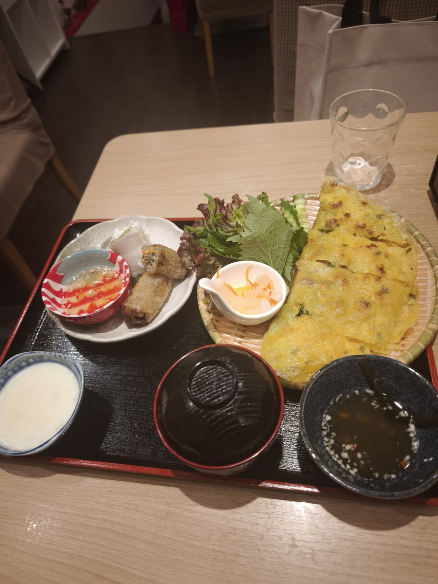 nyanchu021's tweet photo. 今日のお昼食べた ベトナム風お好み焼

やはり 関西は安くて美味しいグルメ がいっぱいあって最高 https://t.co/FC8xqiSojN
