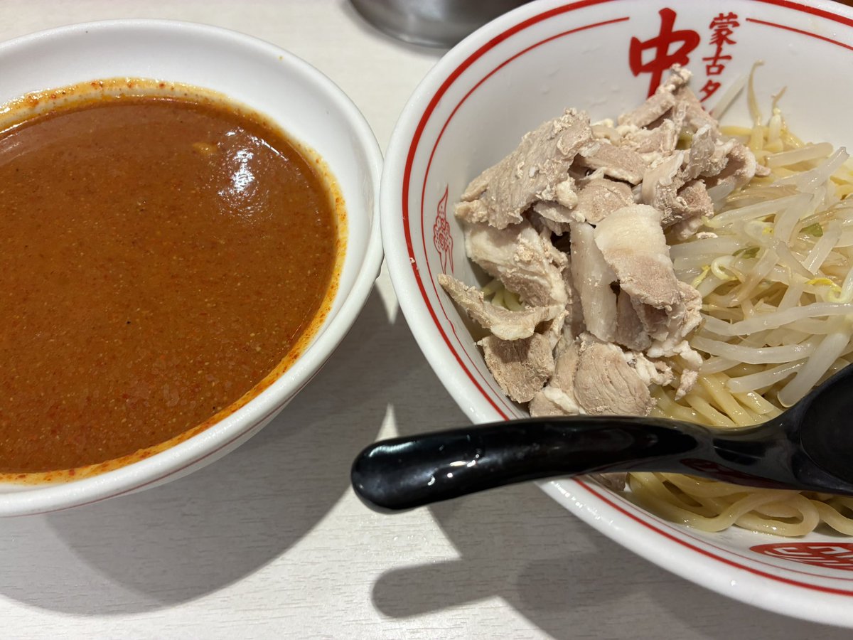 mugitoro810's tweet photo. 川崎の中本で冷たい冷し味噌ラーメン（麺1/2）。

連日の中本チャンス到来で久々すぎる川崎店。
思っていたより豚肉たっぷりでお腹いっぱい。

今日も美味しくいただきました。 https://t.co/uSucmj1GGN