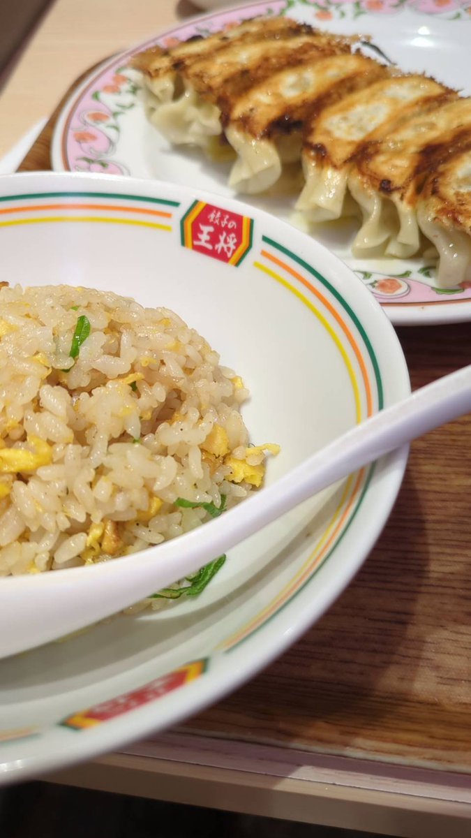 sa5yu2ka1's tweet photo. 王将って好きだなー
懐かしい味がする
共感できる方はいいねよろしく
 #餃子の王将  #餃子  #中華 https://t.co/cOWEwJzXum