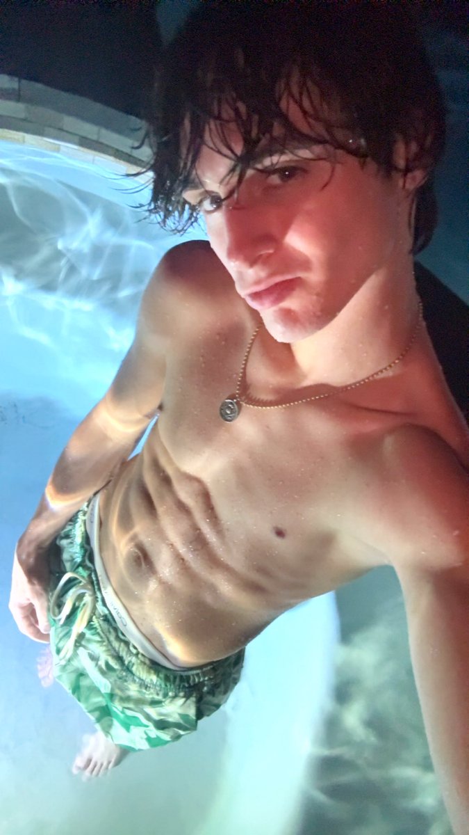 Prestonnrr's tweet photo. Love a good hot tub session :) https://t.co/XmMbS6vboN