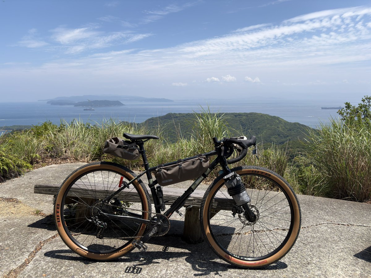 designplex's tweet photo. 昼間は暑すぎて😓 フレームバッグを外してフロントキャリア（OldManMountain）が欲しい。 #breezerBikes https://t.co/PH40guizjl
