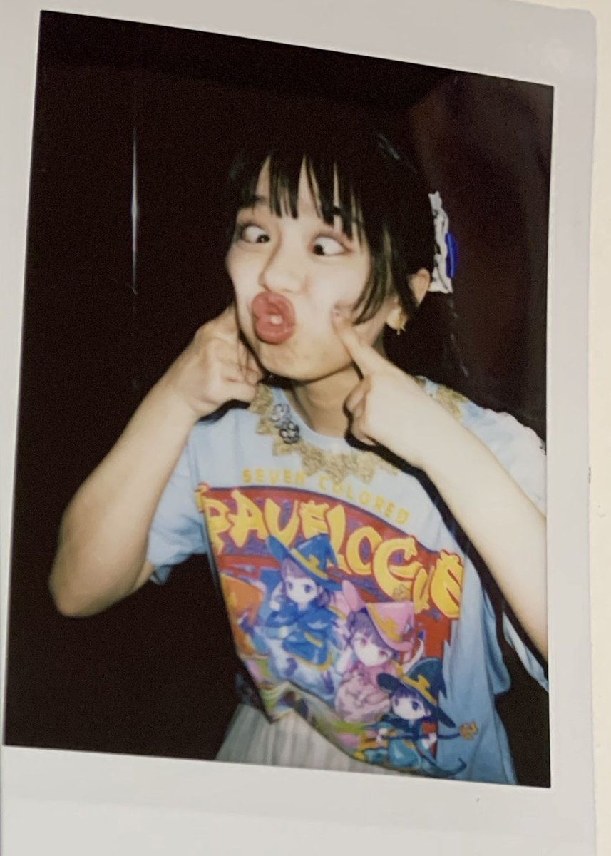 zikirudayo's tweet photo. 2年ぶりにチェキ撮ったらもう変顔してくれない可愛い人になってました🥲
「変顔出来るアイドルは良いアイドル」って教えてくれたのはこまっさんなのに・・・
もう、りりしか通えないかも🤷‍♂️🍚
また遊びに行くねー🐙マンボっ！ https://t.co/YTneEc68hF