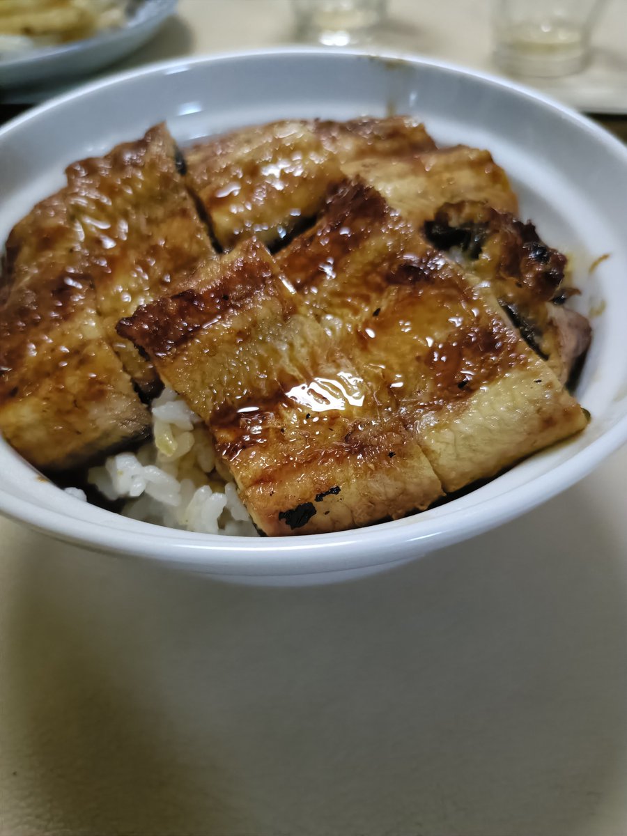 kasuha258_sub's tweet photo. お昼にハイチュウおにぎり食べて、夜にうな丼 https://t.co/l3rrI4tzJu