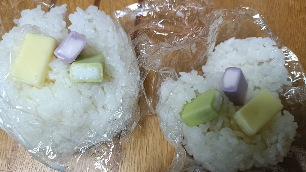 kasuha258_sub's tweet photo. お昼にハイチュウおにぎり食べて、夜にうな丼 https://t.co/l3rrI4tzJu