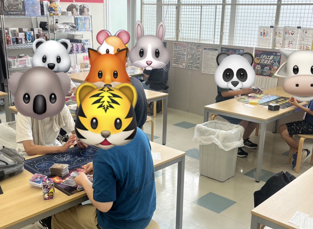 aizudepokeca's tweet photo. きょうのあいづでポケカジュニアの日は、6人＋サポーターの皆さんで開催しました！　プリッツさん、ノアさん、みんぬさんご協力ありがとうございました

次回は8/2（日）の予定です😆　また遊びに来てくださいね！ https://t.co/nL8LKk2UyZ