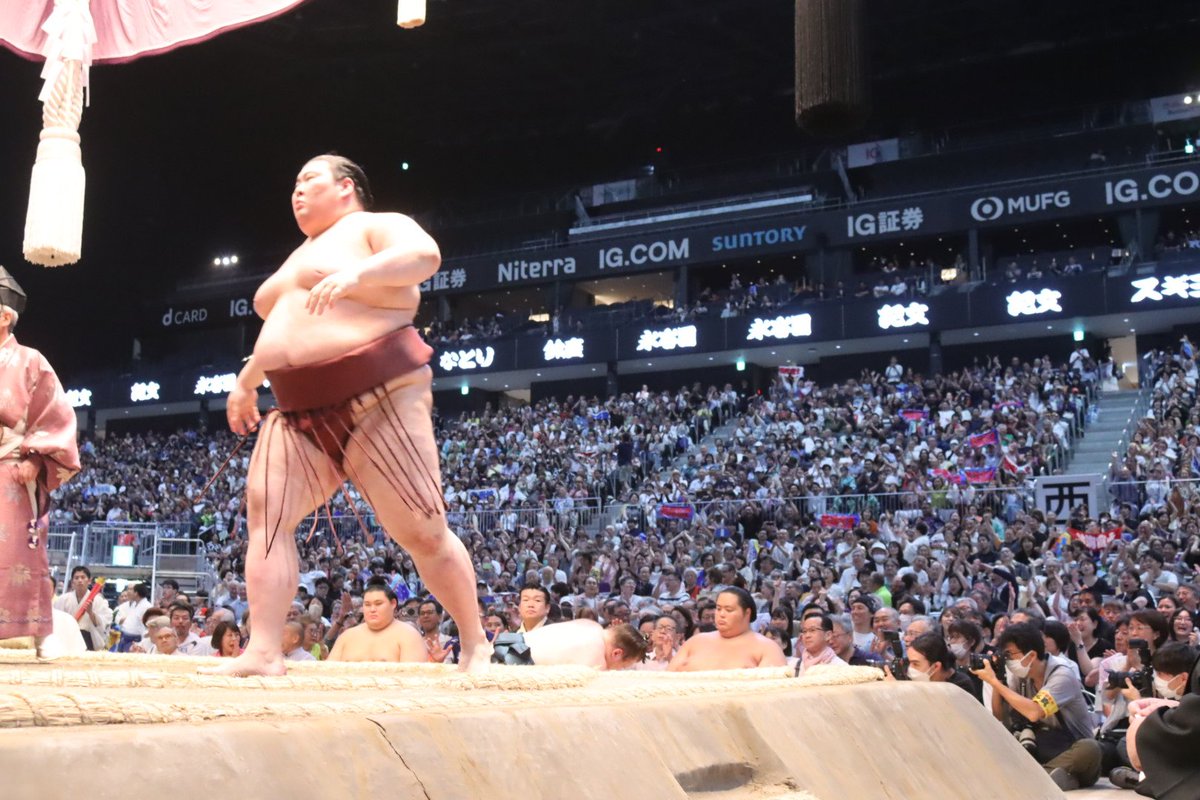 sumokyokai's tweet photo. ＜千秋楽の様子＞

熱海富士は安青錦に勝ち.12勝3敗
で並びました。

#sumo #相撲 #七月場所 #名古屋場所 https://t.co/vJLM4yx7i8