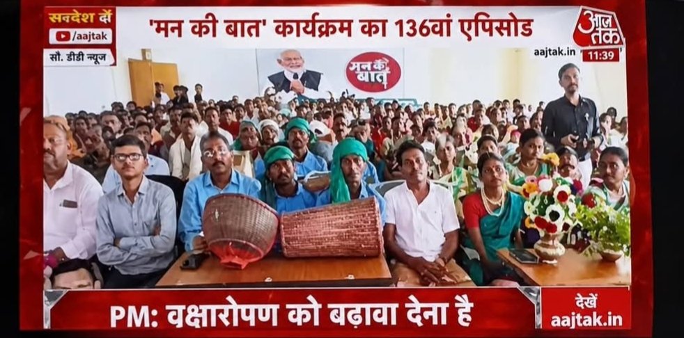 Gayatri99479199's tweet photo. आज दिनांक 26/07/2026मदन मोहन मालवीय वार्ड  बुथ  क्रमांक 52 में प्रधानमंत्री जी की मन की बात कार्यक्रम को सुना गया। जिसमें की प्रमुख रूप से पूर्व जिला अध्यक्ष श्री जवाहर गुप्ता जी, पूर्व जिला उपाध्यक्ष श्री रविशंकर शर्मा जी, नगर पंचायत उपाध्यक्ष श्री गौरव अग्रवाल जी, श्रीमती ज्योति देवांगन जी ,श्री अनुरुद्ध ठाकुर जी , रितेश सिंह जी, पार्षद श्री अमित सिंह जी , श्री सुनील सिंह जी , सुधीर वर्मा जी, श्री रमेश पोया जी,श्री सुमनकांत तिवारी जी एवं गणमान्य नागरिक गण उपस्थित रहे।