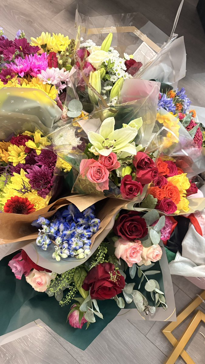 arabingg's tweet photo. pov: my besties bought me a garden https://t.co/jqkg4M0Tby