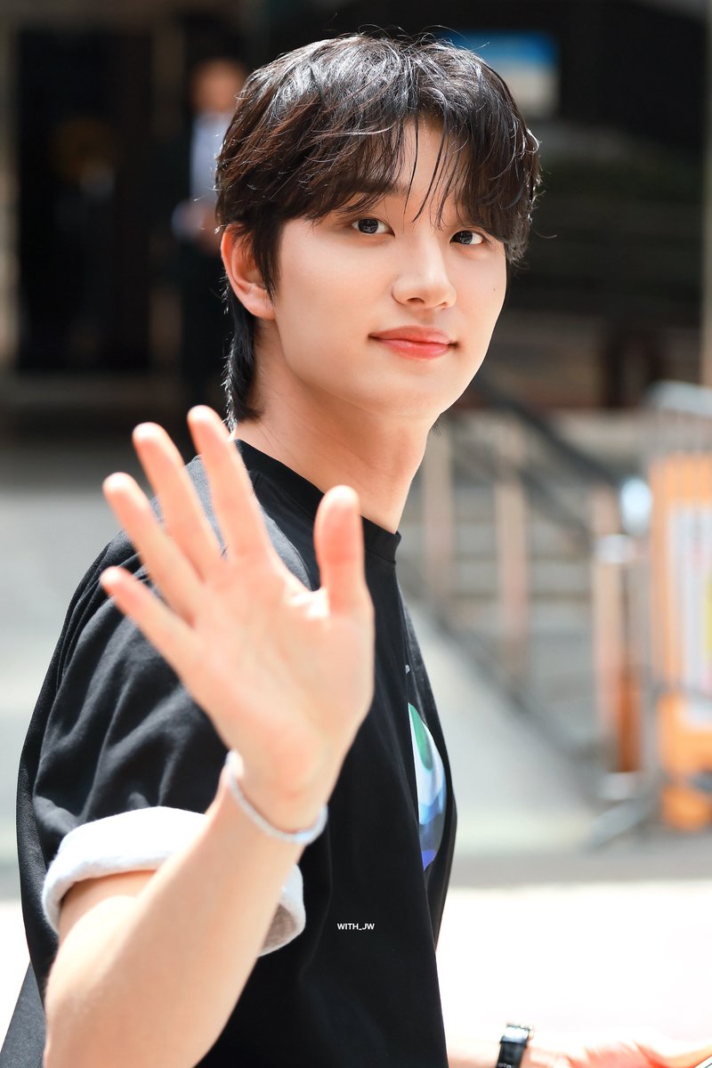 WITH_JW0209's tweet photo. 260724 뮤직뱅크 #김재원 https://t.co/2QFrzDpAZy