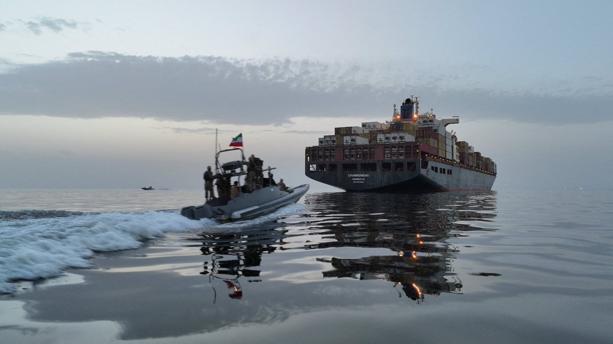 AJEnglish's tweet photo. Iran’s Islamic Revolutionary Guard Corps has fired warning shots at six ships over the past 24 hours as they tried to pass through the Strait of Hormuz “outside the designated route” set by Tehran, reports Iranian state media.

🔴 LIVE updates: https://t.co/LKbcWc2eWB https://t.co/gdLMRbybU1