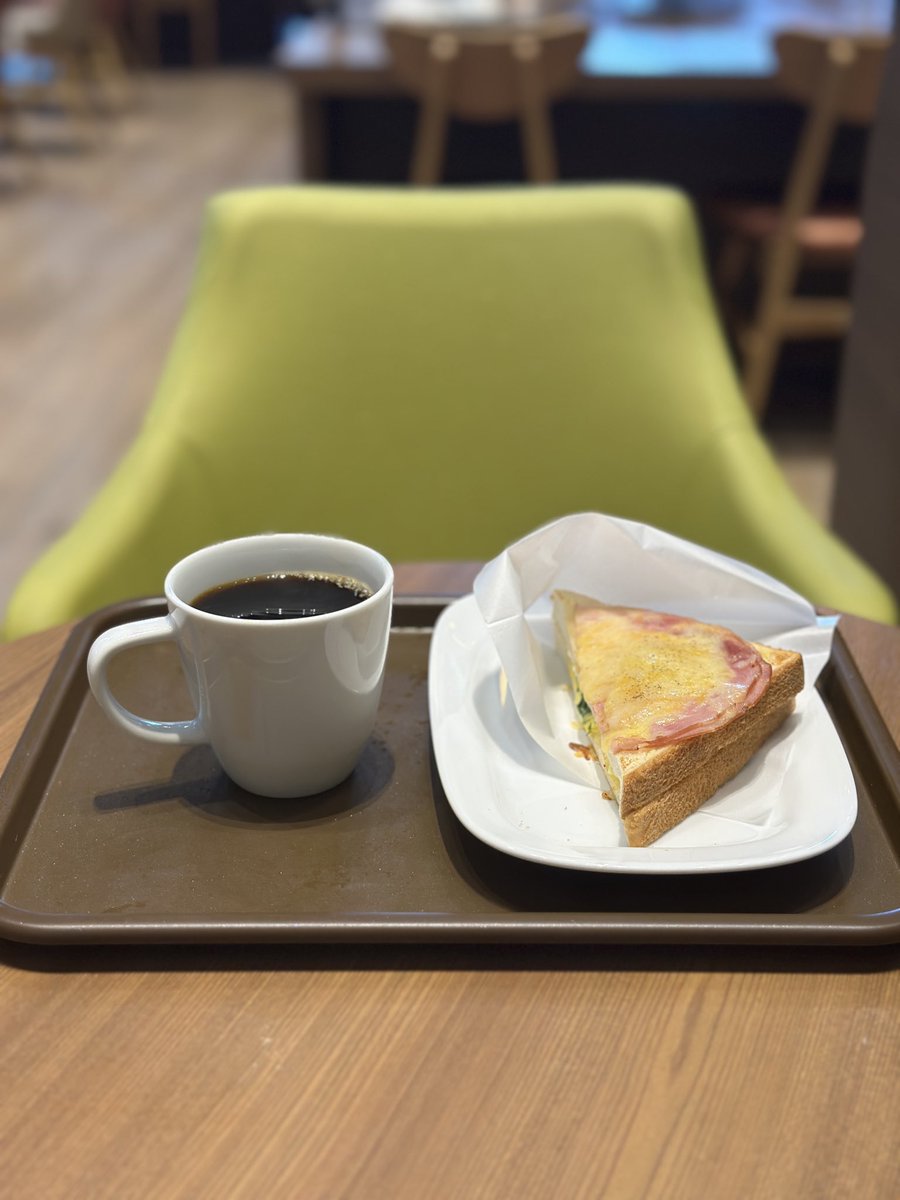 smallminimal's tweet photo. 今日の朝活☀️街路樹にとまってるセミがうるさかった😥 https://t.co/o5PNC1DYrU