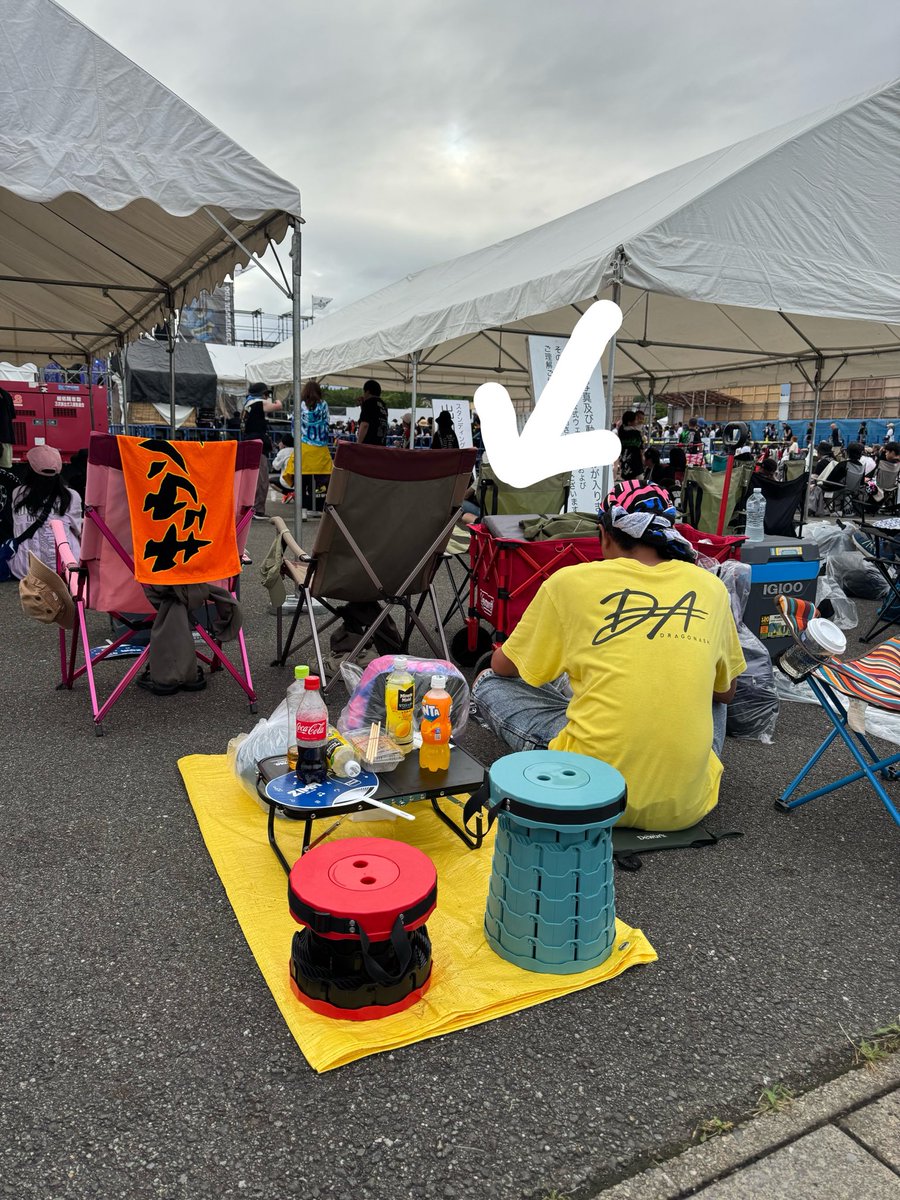 shirabezione's tweet photo. ロットン頑張れなくて、椅子で聞いてたんだけど(PA卓でほとんど何も見えないとこ)、今年はNOBUYAさんどこ行って歌うんだろ〜☺️って呑気に考えてたら、ここまで来た笑
親子エリアのちびっ子も駆けつけて大コーフンだったよ〜
私はびっくりしすぎて立ち上がれなかったよ〜
#ONRF #ONRF15 #男鹿フェス https://t.co/6rL1SQrteV
