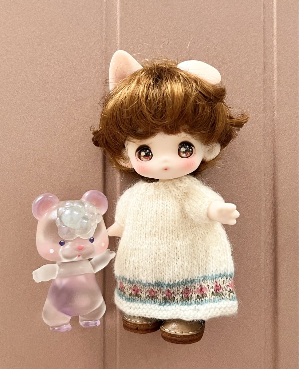 manaminn__7355's tweet photo. 可愛いニットワンピースを
小さな洋服屋さん（@small_knitting ）から
お迎えしてました☺️
どのタイプの子にも着せられるよねーっと思い🤭💓

セイロンちゃん可愛すぎるっ。
もう一度受注してくれてもいいのよ？！
貢ぐわよ💓

#kumukuku https://t.co/TDAPDk1ozw