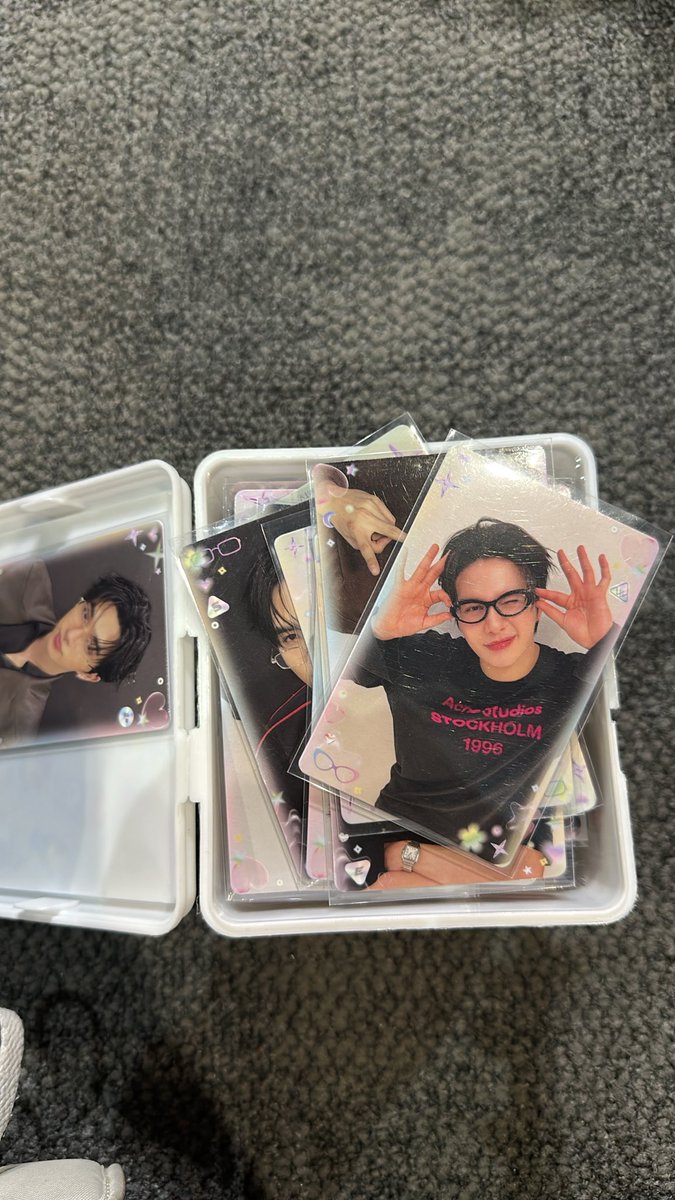Charmes_Azhi's tweet photo. มีการ์ดงานล่าสุดปล่อยนะคะ อยู่หน้าทางเข้า B4
วลอ 100
ปอนพุ มีครบทุกคนนะคะ

 #FFFPartyConcert2026 https://t.co/hMIAvuchcG