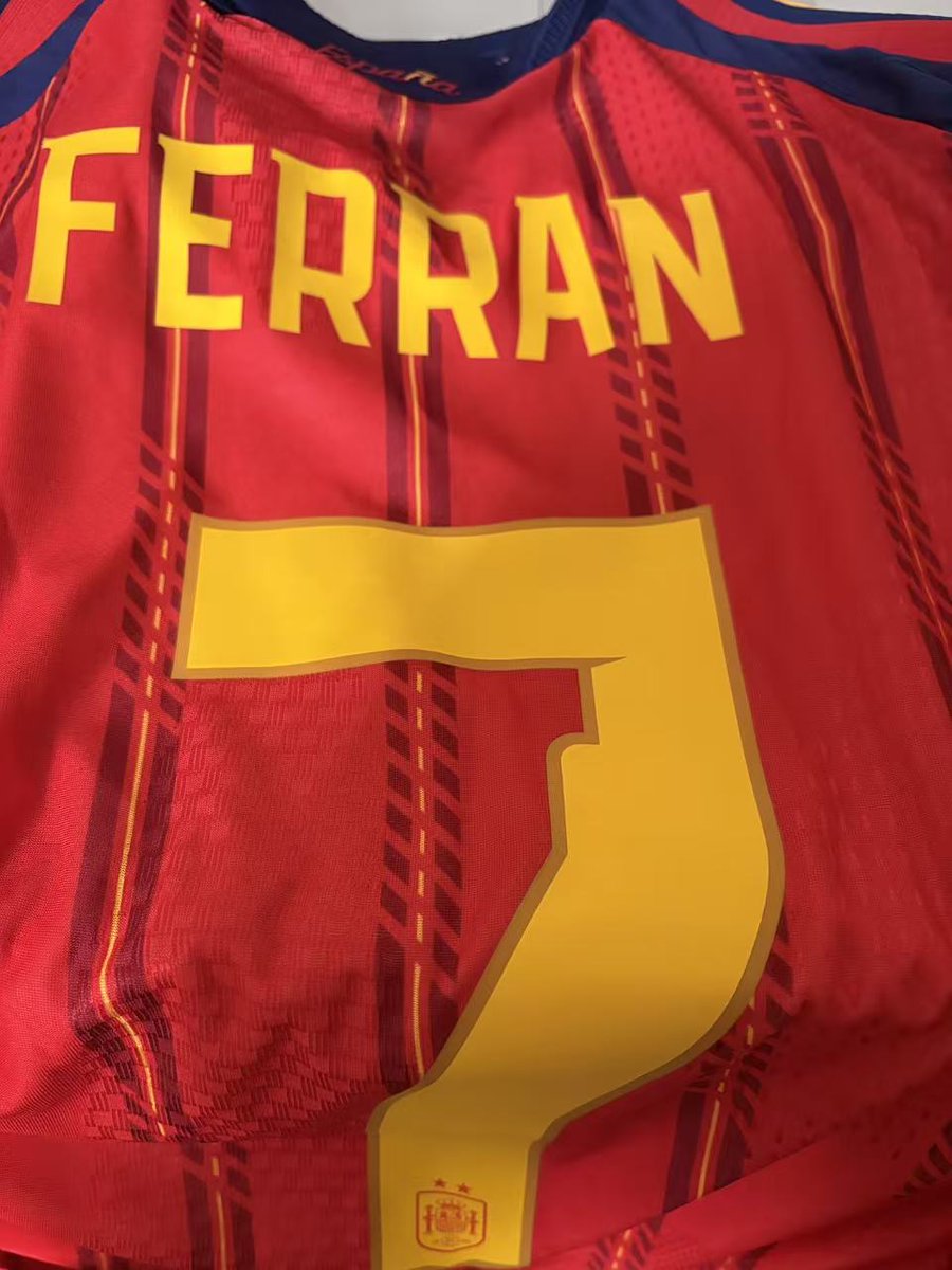 Cokearyv's tweet photo. Esta es la camiseta en versión jugador.
Al comprarla, elige una talla más grande de la que usas habitualmente. La calidad de este producto es excelente. https://t.co/JTMKN06o7S