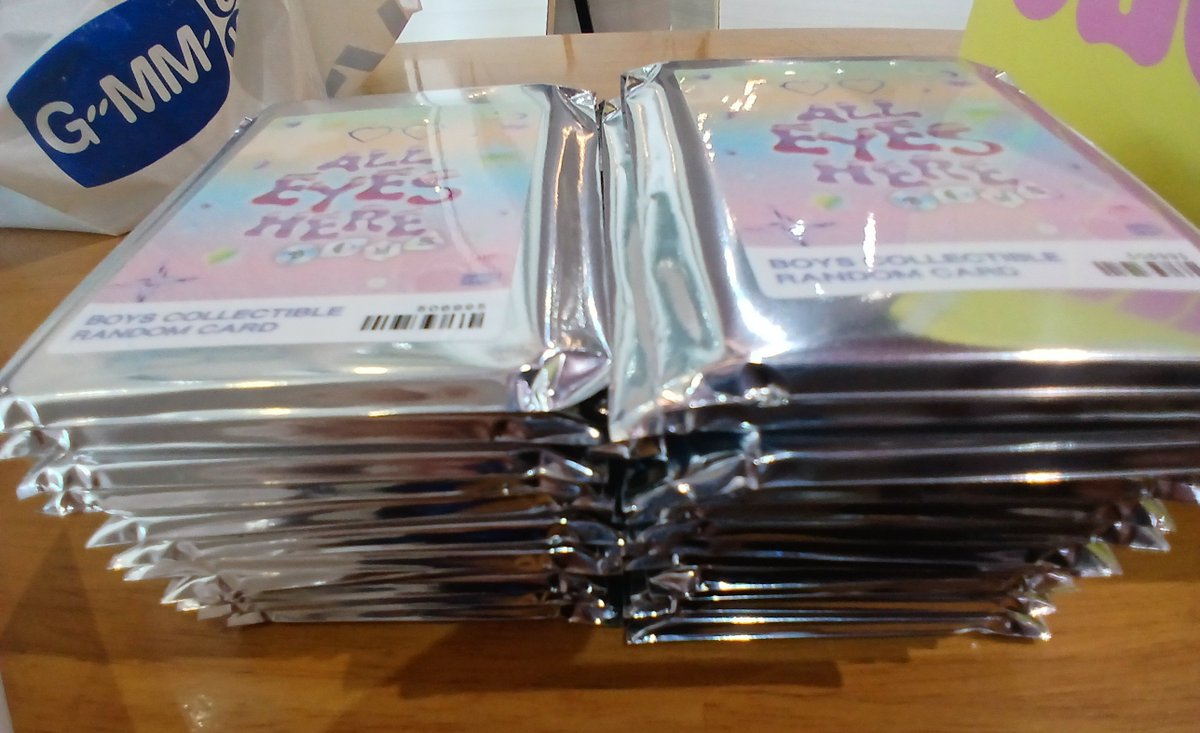 sandeeyuye's tweet photo. แรนด้อมการ์ดบอย ไม่แกะ🔥
ซองละ 350.- 

(มาเลือกซองเองได้เลย!!)✅✨

📮 จัดส่ง 📍นัดรับที่งาน
#งานมหกรรมนิยายนานาชาติ2026xGMMTV #ตลาดนัดgmmtv https://t.co/MeF3ipevqy
