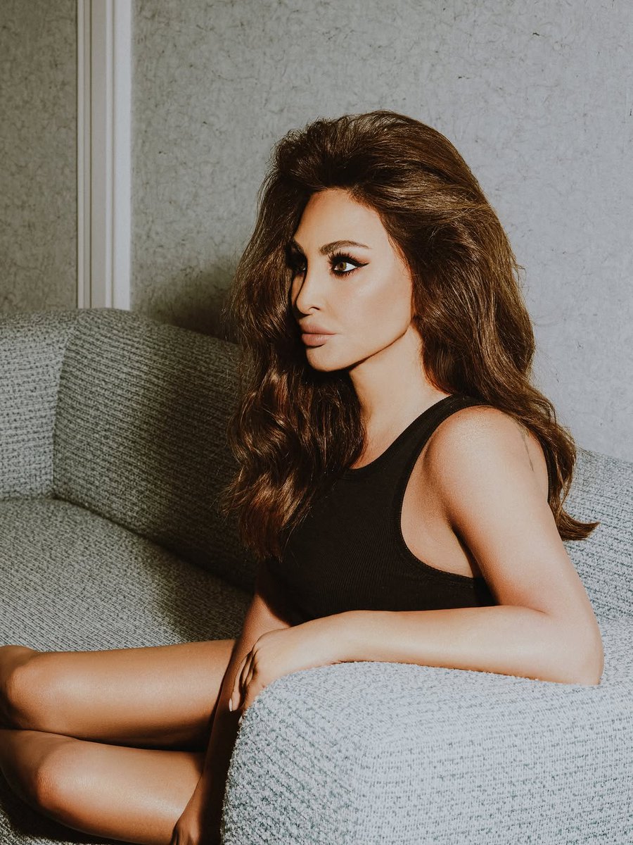 hiamag's tweet photo. عودة أرشيف #إليسا الغنائي إلى الواجهة أشعلت حماس جمهورها من جديد، بالتزامن مع تشويق النجمة اللبنانية لمفاجأة تستعد للإعلان عنها خلال صيف 2026، في خطوة أثارت كثيرًا من التساؤلات حول جديدها المرتقب 🎶✨
اكتشفوا التفاصيل عبر الرابط👇🏻
https://t.co/hUekaV9dF6 https://t.co/v2jLTpjVE7