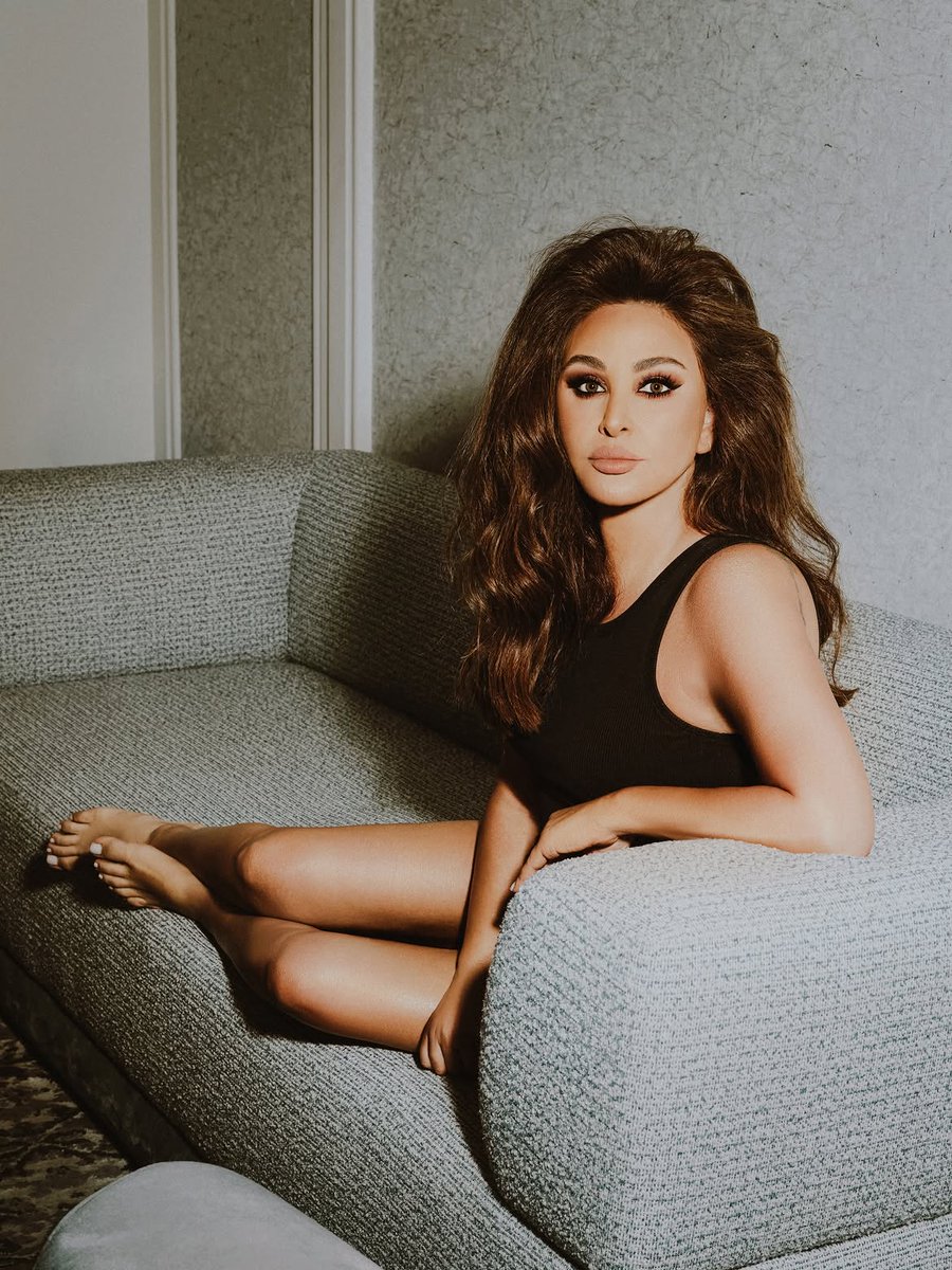 hiamag's tweet photo. عودة أرشيف #إليسا الغنائي إلى الواجهة أشعلت حماس جمهورها من جديد، بالتزامن مع تشويق النجمة اللبنانية لمفاجأة تستعد للإعلان عنها خلال صيف 2026، في خطوة أثارت كثيرًا من التساؤلات حول جديدها المرتقب 🎶✨
اكتشفوا التفاصيل عبر الرابط👇🏻
https://t.co/hUekaV9dF6 https://t.co/v2jLTpjVE7