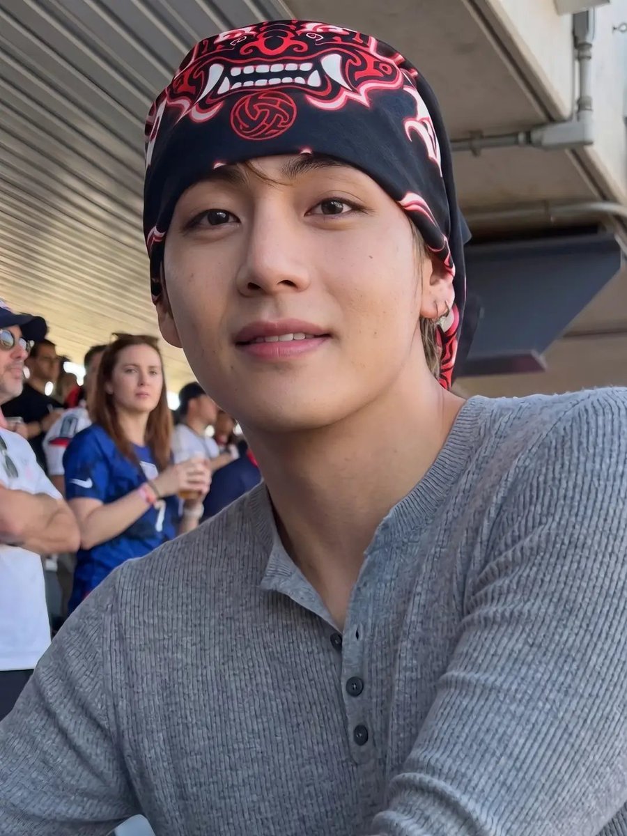 WithLotsOf_Love's tweet photo. ARMY🤪 https://t.co/HEbM4RmyS1