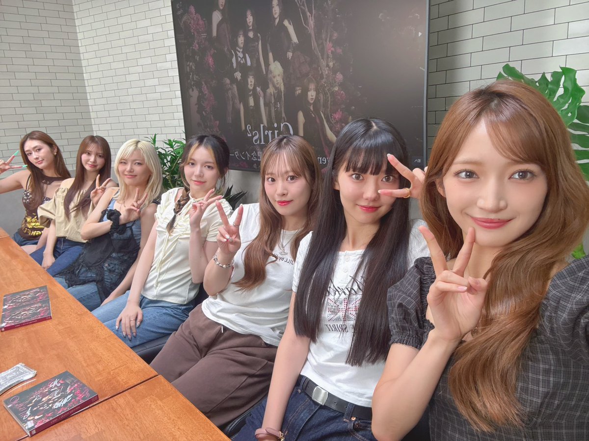 Girls2_official's tweet photo. リミスタ〜 ありがちゅ💙💛🧡🤍🩵🩷💜

#Girls2 #SevenBlooms
🔗https://t.co/DadLEswbsg https://t.co/sDMzQ6WXTB