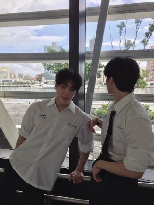 mleejeno's tweet photo. The rain has passed, leaving behind this peaceful atmosphere. Leaning against the window with Jaemin, looking out at the city, sometimes the simplest moments feel the most precious. Happy to be here. https://t.co/P4geD7K5nU