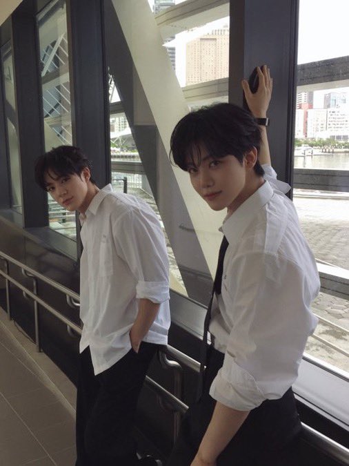 mleejeno's tweet photo. The rain has passed, leaving behind this peaceful atmosphere. Leaning against the window with Jaemin, looking out at the city, sometimes the simplest moments feel the most precious. Happy to be here. https://t.co/P4geD7K5nU