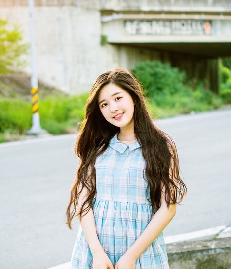 JustiniaT's tweet photo. Soft blue plaid dress, sunshine, and a candid street portraiteffortless chic in every frame
ISn https://t.co/RAxw9rs6p8