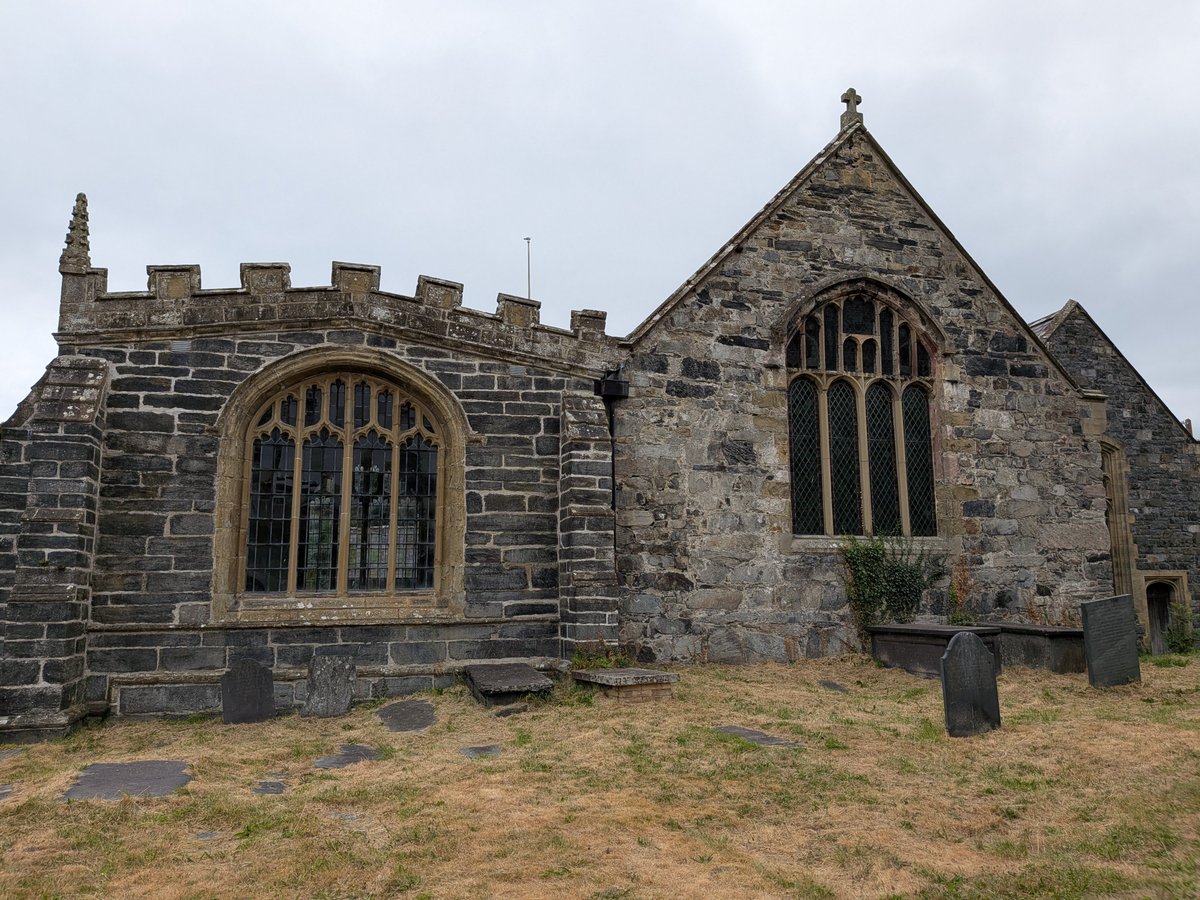 ToursofWales's tweet photo. Grade I listed #StGrwst Church in #Llanrwst 
Dating back to the 15th century #ConwyValley #DyffrynConwy https://t.co/AE8P0ezm76