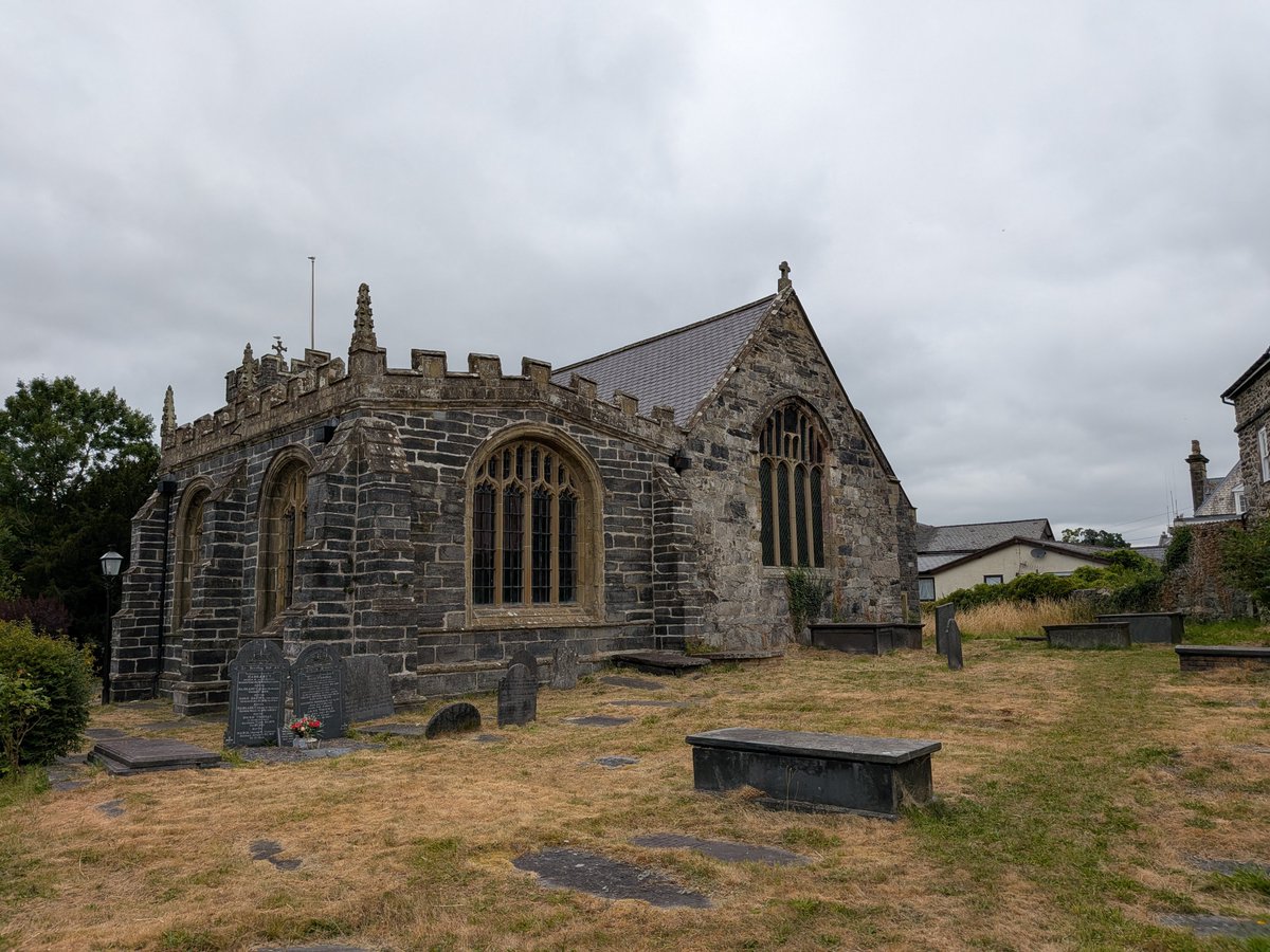ToursofWales's tweet photo. Grade I listed #StGrwst Church in #Llanrwst 
Dating back to the 15th century #ConwyValley #DyffrynConwy https://t.co/AE8P0ezm76