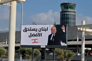 maroun_toni1's tweet photo. لافتات جديدة علقت على طريق المطار
"لبنان يستحق الأفضل"

الصورة السياسية الوحيدة يللي بحقلك ترفعها بدل لافتات الزبالة الإيرانية! https://t.co/6AEgAz7dt3