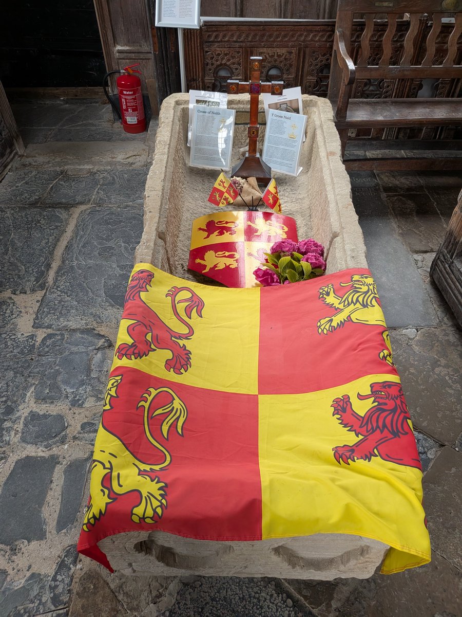 ToursofWales's tweet photo. Grade I listed #StGrwst Church in #Llanrwst 
Dating back to the 15th century #ConwyValley #DyffrynConwy https://t.co/AE8P0ezm76