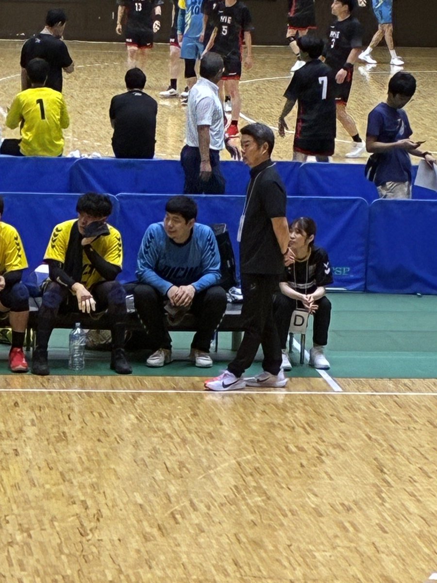 handman0829's tweet photo. 25、26と国体東海予選でしたが負けてしまいました！
めちゃめちゃ悔しいですし、応援してくださったかた、甚目寺南の子達も応援してくれたのに勝てなくて申し訳なかったです。
ただ今日37歳の誕生日の試合では勝つことが出来、チームのメンバーがお祝いしてくれました！
またこれからも頑張ります🔥 https://t.co/DBswPD5snf