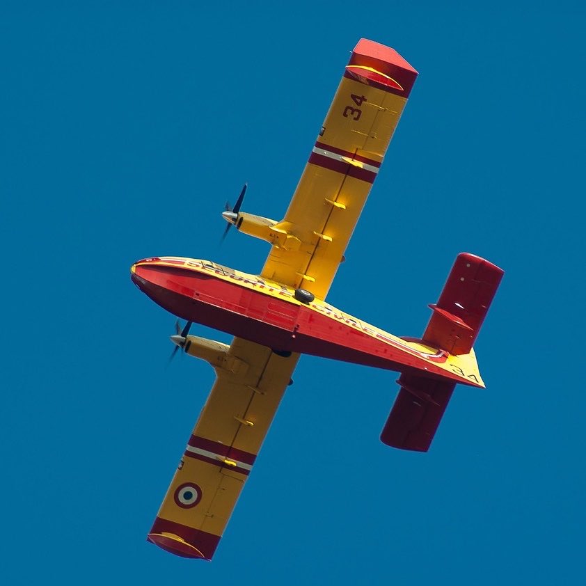 Brevesdepresse's tweet photo. 🔴🇫🇷INFO - Vendredi 24 juillet, seuls 5 des 12 Canadair français étaient disponibles pour lutter contre les violents #incendies qui ravagent la France, en raison de difficultés dans les opérations de maintenance des avions, révèle Le Monde. Hier [samedi] 7 sur 12 étaient en vol… https://t.co/ppKDTfS5ej