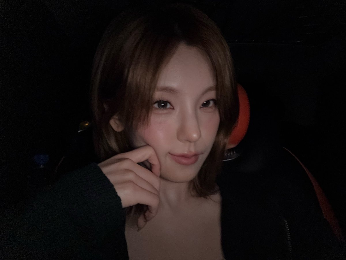 yejigallery's tweet photo. 🖤💭 https://t.co/8rHMji0gyd