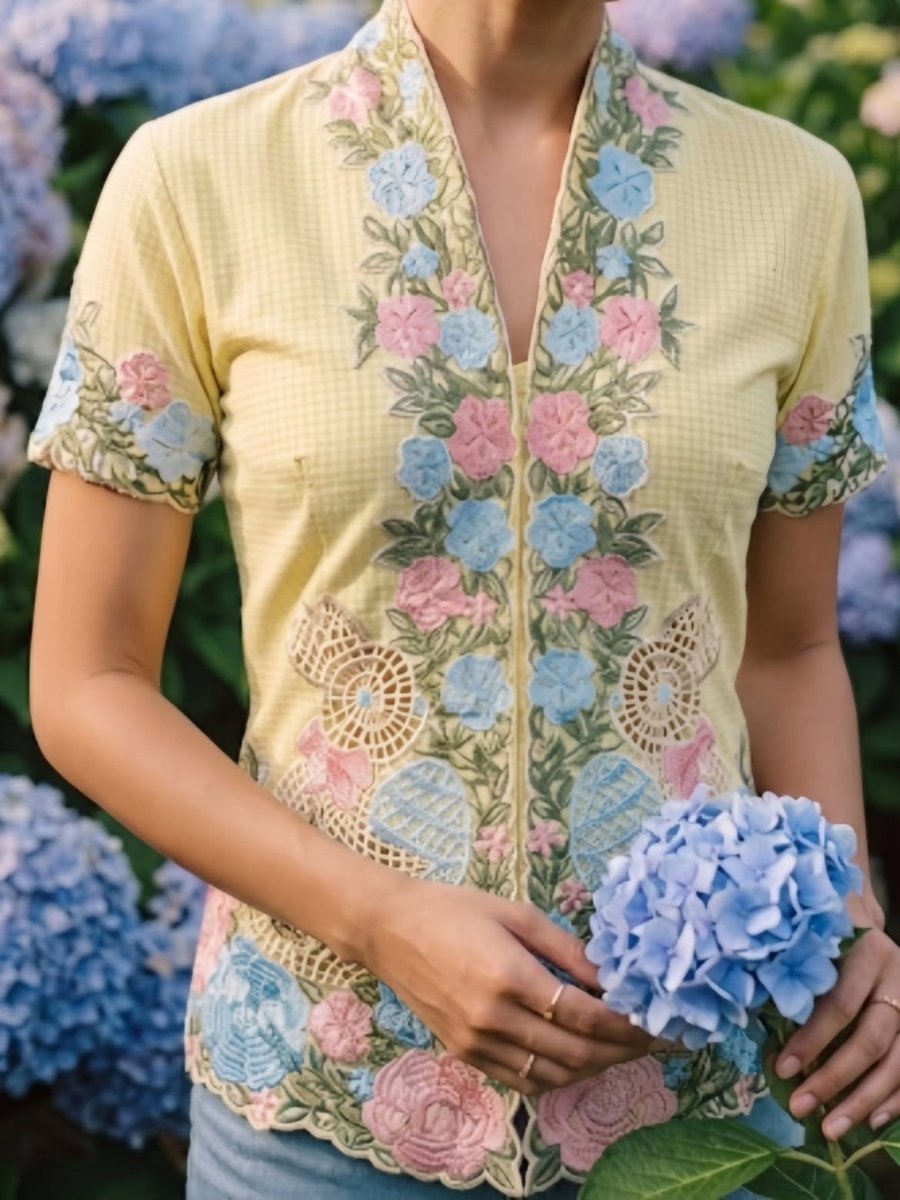 mdlaikat's tweet photo. Siapa bilang kebaya cantik harus MAHAL? 🥹 Aku nemu toko kebaya yang harganya mostly 100 ribuan dan koleksinya cantik cantik banget! 😭 https://t.co/kDyYXGHKUX