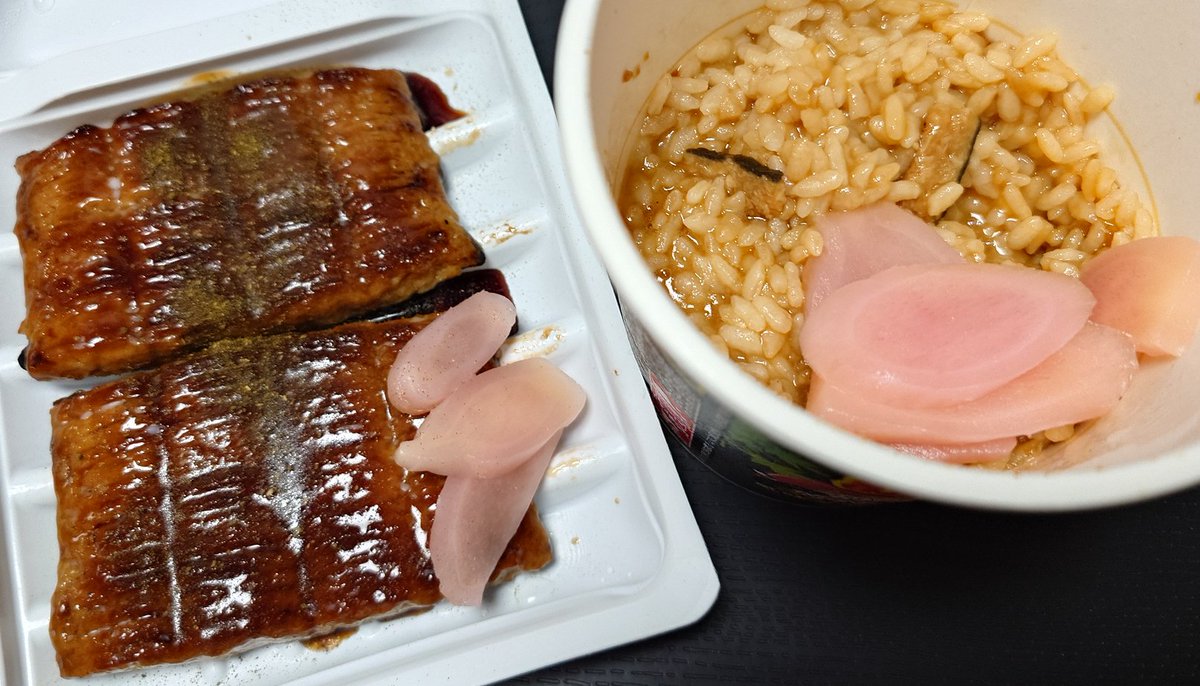 tmng_777's tweet photo. 今日は土用の丑の日なので、日清カップ飯の謎うなぎ丼と一正うな次郎を頂きました。
岩下の新生姜も添えて。
プラントベース鰻もそれっぽいですが、うな次郎にはかないませんね。
山椒も大量投入して、最終的に丼にうな次郎を混ぜて頂きました。 https://t.co/tqmSdVtbZG