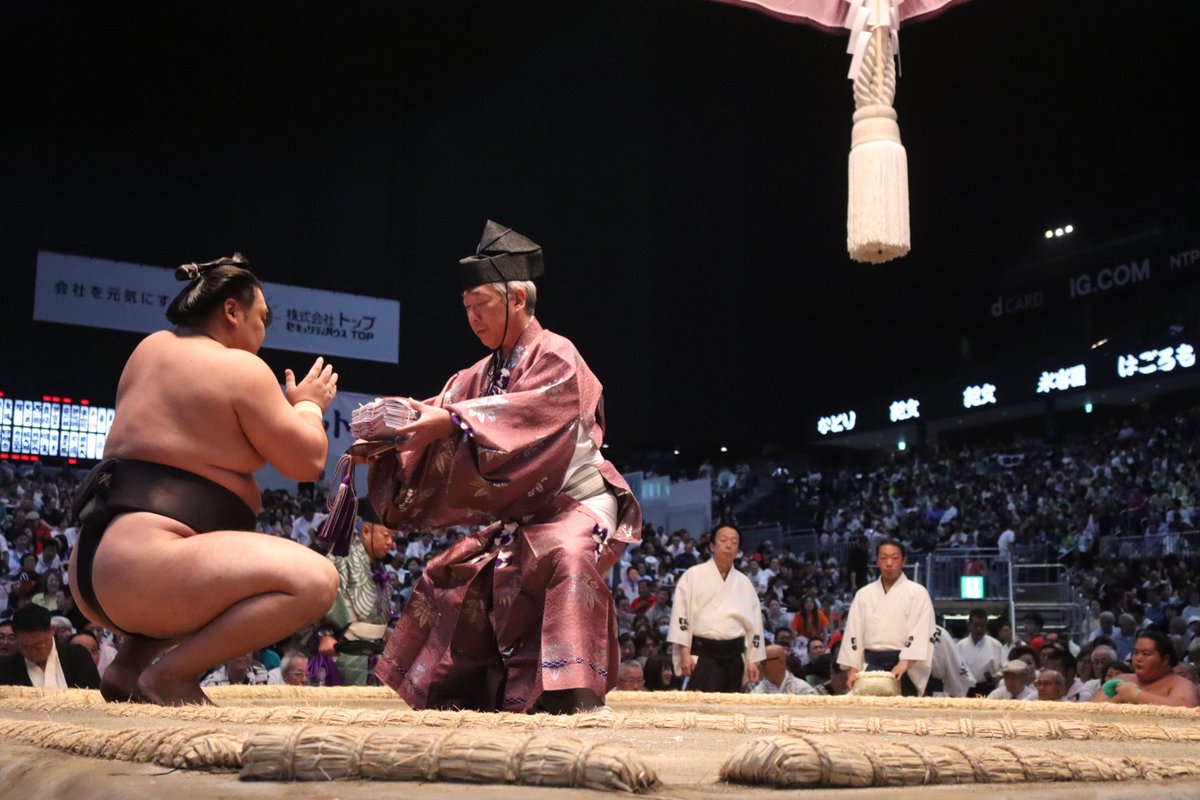 sumokyokai's tweet photo. ＜千秋楽の様子＞

霧島が琴櫻に勝ち、熱海富士.安青錦とともに12勝3敗で並びました。

#sumo #相撲 #七月場所 #名古屋場所 https://t.co/muu4FO1Ymn