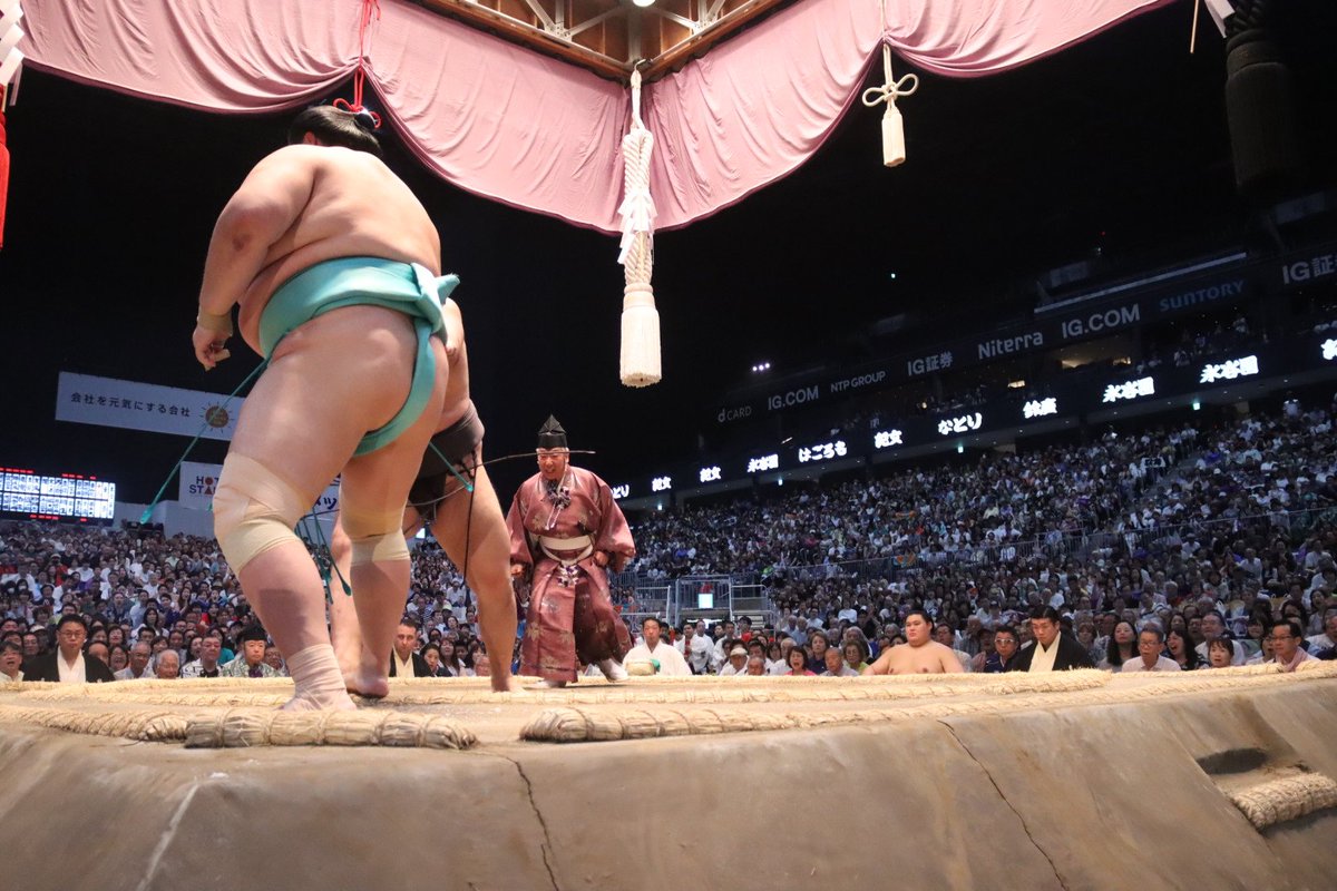 sumokyokai's tweet photo. ＜千秋楽の様子＞

霧島が琴櫻に勝ち、熱海富士.安青錦とともに12勝3敗で並びました。

#sumo #相撲 #七月場所 #名古屋場所 https://t.co/muu4FO1Ymn